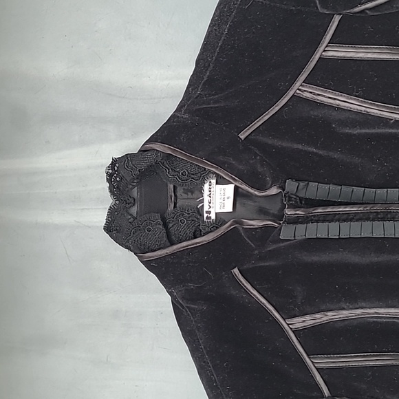 Beautiful Black Velvet Jacket - Picture 2 of 6